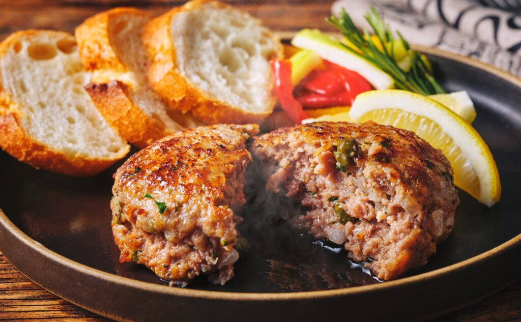 鴨のハンバーグ：タルタル風